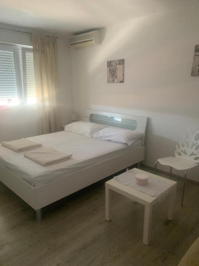 Sanela- Apartman Za Bezbrizan Odmor Crikvenica Eksteriør bilde